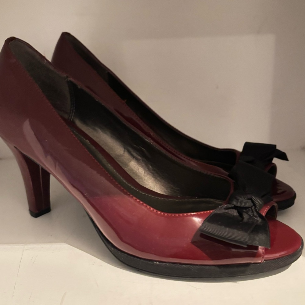 Liz Claiborne Patent Leather Heels Burgundy Black 3" Heel New Size 7.5M